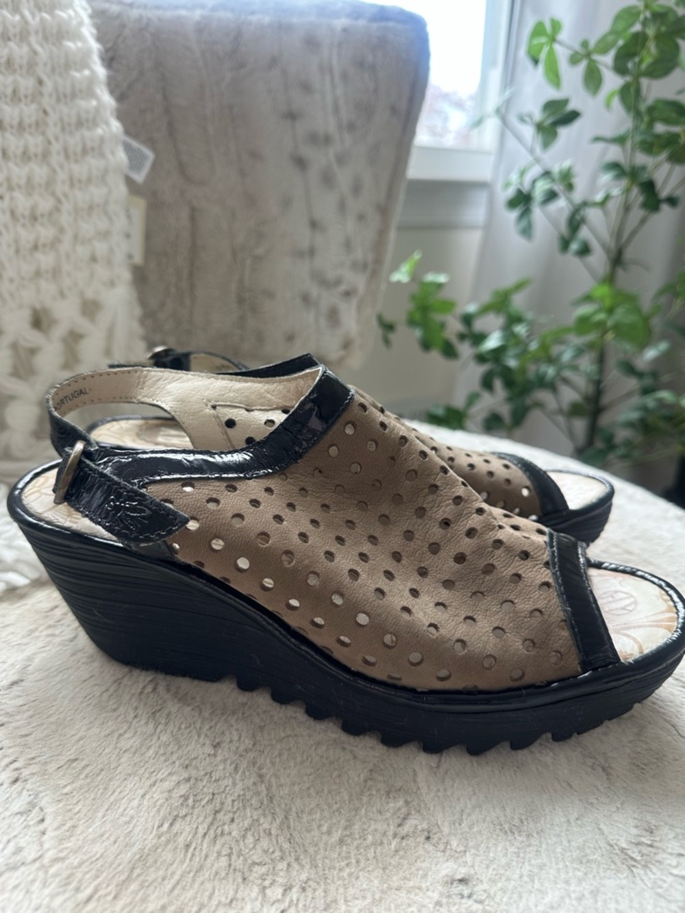 Fly London Taupe Perforated Wedge Sandal with Black Trim size 39 or 8.5 Classic - Picture 13 of 13